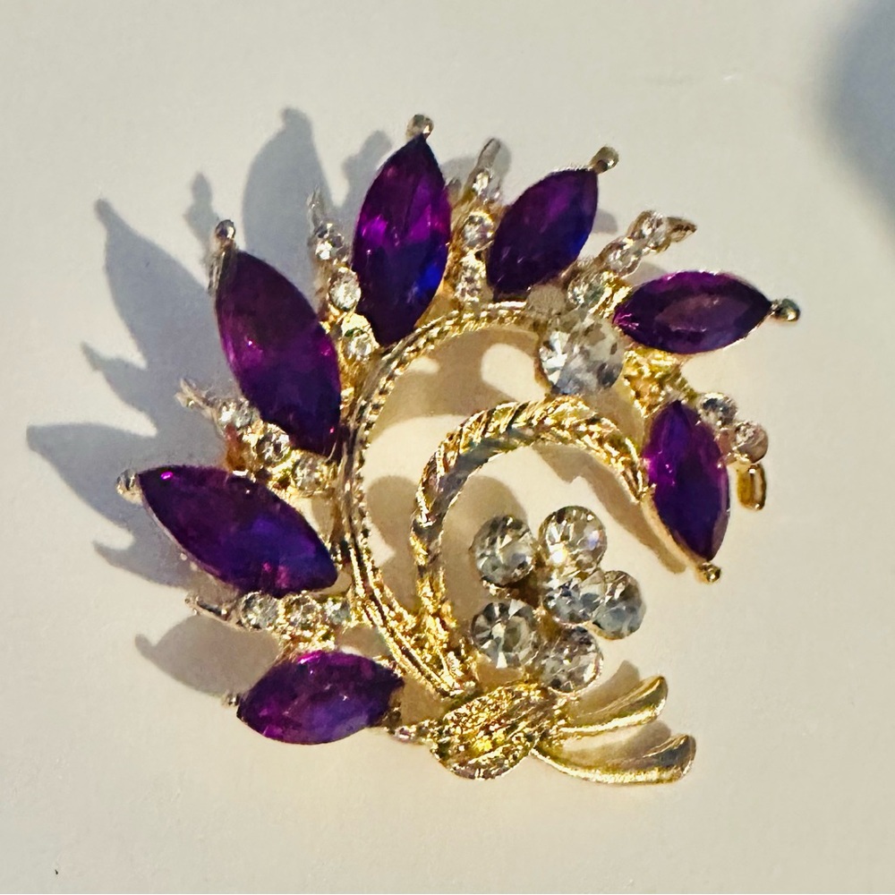 Elegant Purple and Gold Brooch - Picture 1 of 2